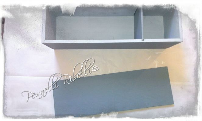 Prima  colorazione, grigio-azzurro l'esterno e più chiaro l'interno per trovare meglio le cose!